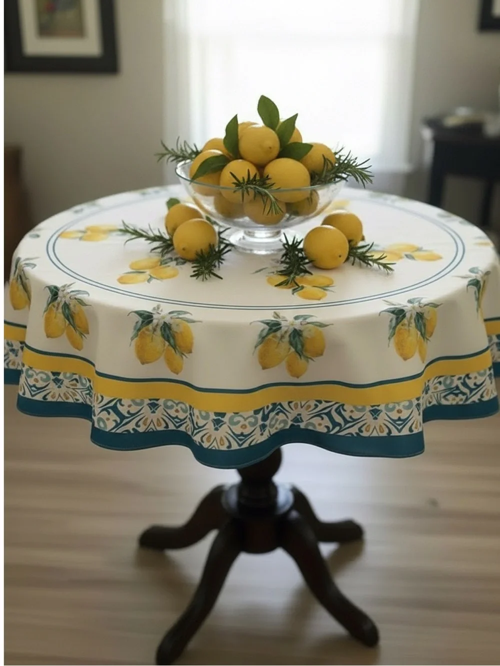 Classic Lemon Print Round Tablecloth - NWT- 62